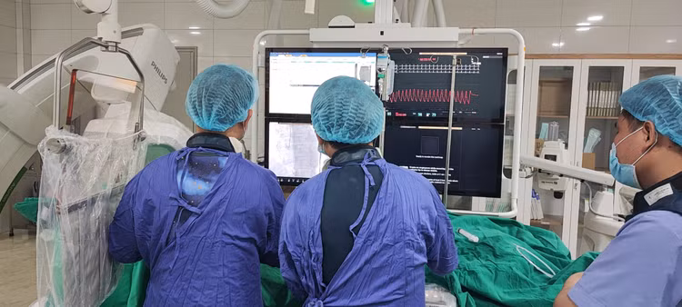 Nguy kịch vì lầm tưởng nhồi máu cơ tim cấp là đau dạ dày ảnh 1