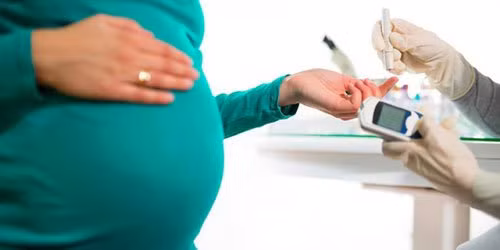 Thời điểm kiểm tra tiểu đường thai kỳ để tránh biến chứng cho mẹ và bé ảnh 1