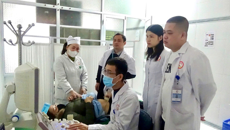 Siêu âm hội chẩn liên viện tìm phương án chữa trị cho bệnh nhân - Ảnh BVCC Siêu âm hội chẩn liên viện tìm phương án chữa trị cho bệnh nhân - Ảnh BVCC