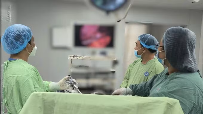 Phẫu thuật cho bệnh nhân thai lạc chỗ làm tổ tại gan - Ảnh BVCC