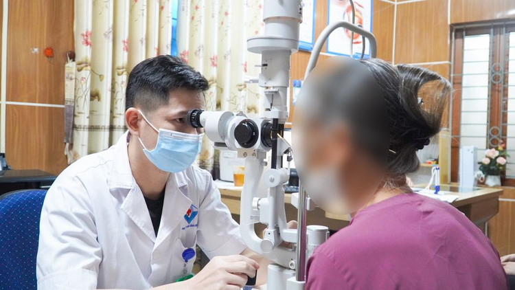 Đau đầu, mờ mắt tưởng cận thị, không ngờ trẻ mắc u não nguy hiểm