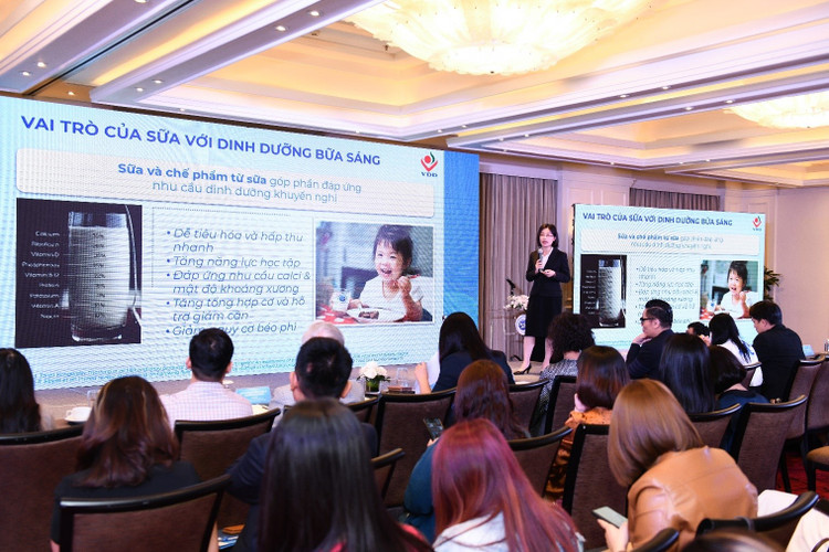 TS Nguyễn Thu Hà, Khoa Vi chất dinh dưỡng, Viện Dinh dưỡng Quốc gia Việt Nam chia sẻ tại hội thảo