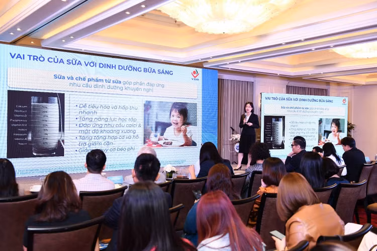 TS Nguyễn Thu Hà, Khoa Vi chất dinh dưỡng, Viện Dinh dưỡng Quốc gia Việt Nam chia sẻ tại hội thảo