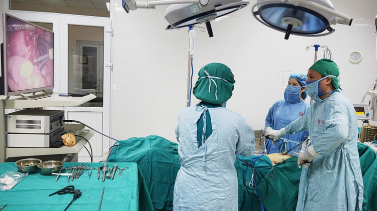 Khoa Sản, Bệnh viện Bãi Cháy phẫu thuật nội soi điều trị u xơ tử cung