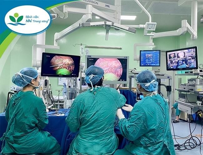 Hệ thống trang thiết bị hiện đại hỗ trợ bác sĩ trong những ca phẫu thuật phức tạp