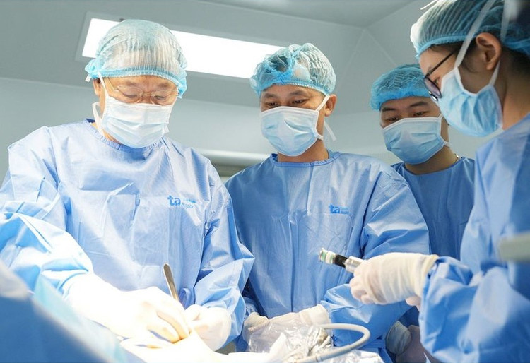 Ca phẫu thuật bóc 9 u mỡ cho bệnh nhân