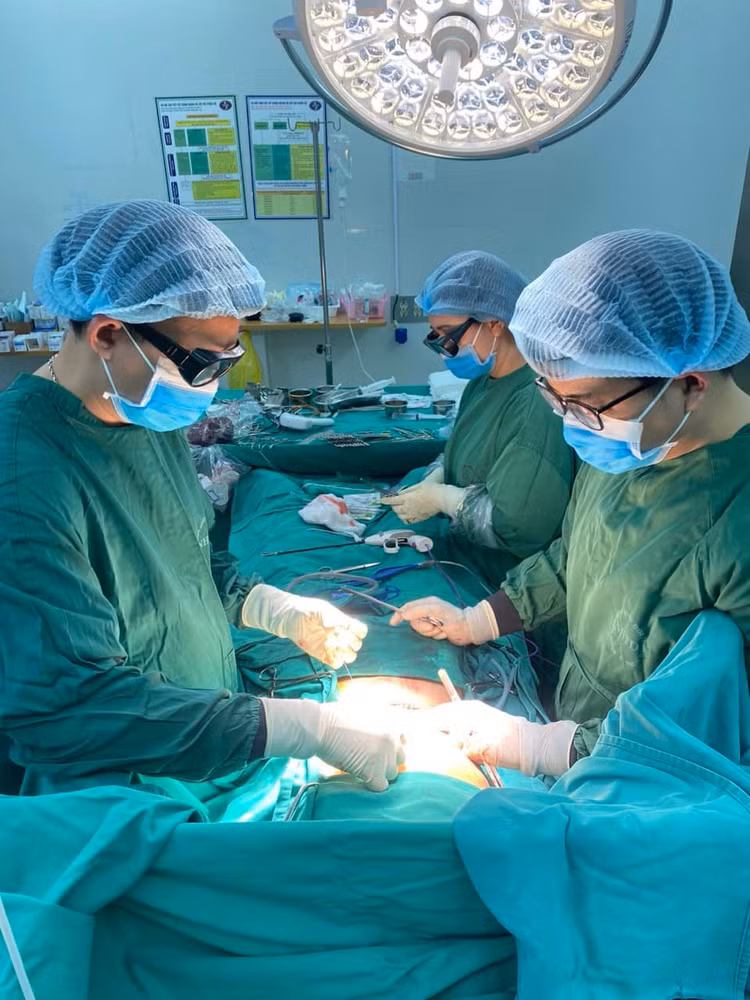 Khám sức khỏe định kỳ phát hiện u gan 10 cm