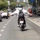 TP HCM: Thanh niên 19 tuổi bị xử lý vì buông hai tay khi chạy xe máy