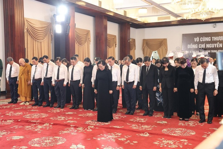 Đoàn đại biểu Hội đồng Nhân dân TP HCM do Đồng chí Nguyễn Thị Lệ - Chủ tịch HĐND TP HCM làm Trưởng đoàn đến viếng (Ảnh: TTBC TP HCM)