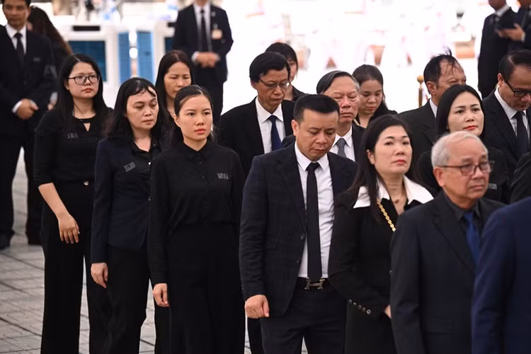 Tham gia đoàn viếng có Thường trực Đoàn Chủ tịch Liên hiệp Hội Việt Nam khóa VII gồm ông Đặng Vũ Minh, Chủ tịch danh dự Liên hiệp Hội Việt Nam; ông Phạm Văn Tân, nguyên Phó Chủ tịch kiêm Tổng thư ký Liên hiệp các Hội Khoa học và Kỹ thuật Việt Nam; ông Phan Tùng Mậu, nguyên Phó Chủ tịch kiêm Chủ nhiệm Ủy ban Kiểm tra Liên hiệp các Hội Khoa học và Kỹ thuật; ông Nghiêm Vũ Khải, Nguyên Phó Chủ tịch Liên hiệp các Hội Khoa học và Kỹ thuật Việt Nam.