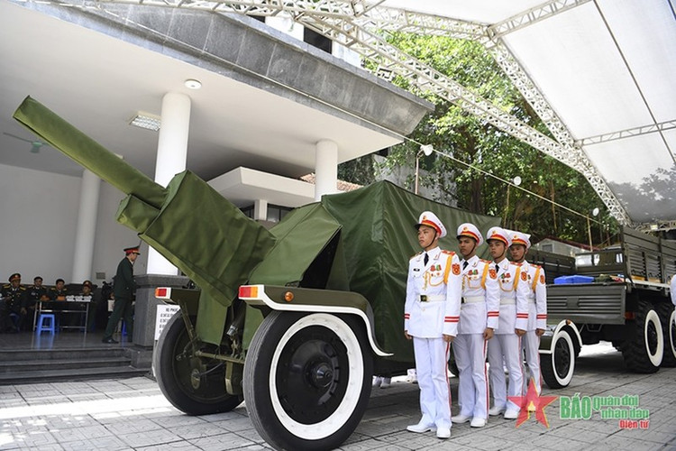 Lễ truy điệu Đồng chí Nguyễn Phú Trọng được tổ chức lúc 13h ngày 26/7 tại Nhà tang lễ Quốc gia (số 5 Trần Thánh Tông, TP Hà Nội). Ảnh: Quân Đội Nhân Dân.