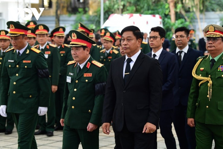 Phó Thủ tướng, Bộ trưởng quốc phòng Myanmar, Tin Aung San vào viếng Tổng Bí thư Nguyễn Phú Trọng.