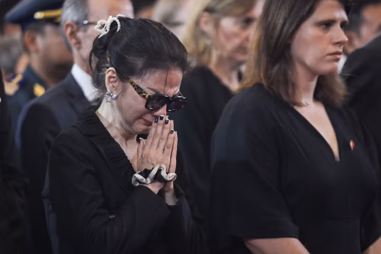 Đoàn Lãnh sự quán các nước tại TP HCM vào viếng.