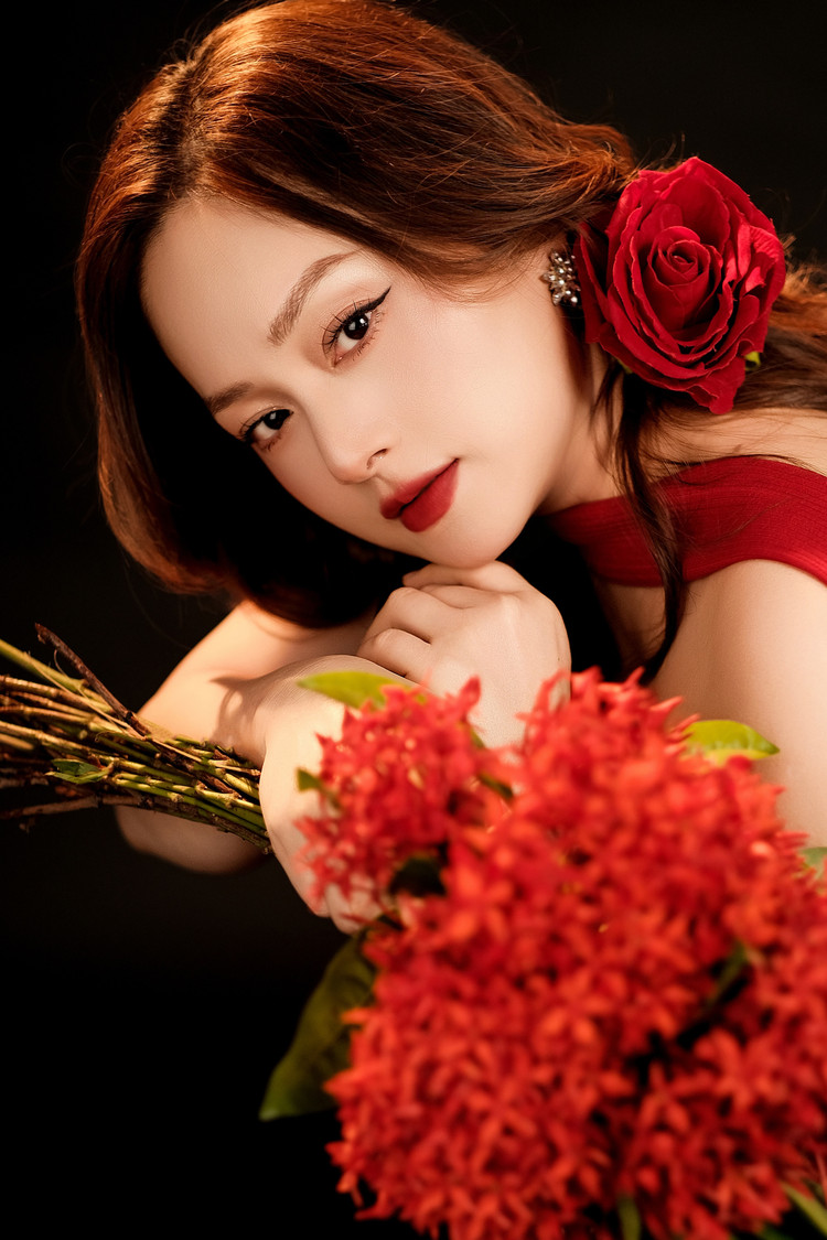 Trong hai tháng gần đây, Lan Phương giảm được 8kg nhờ chăm chỉ tập pilate và gym.