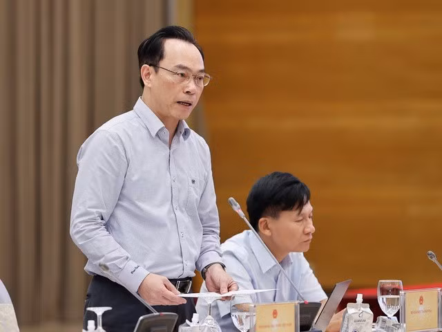 Thứ trưởng Bộ GD&ĐT Hoàng Minh Sơn thông tin với báo chí về tình hình đăng ký tuyển sinh đại học năm 2024 - Ảnh: VGP/Nhật Bắc.