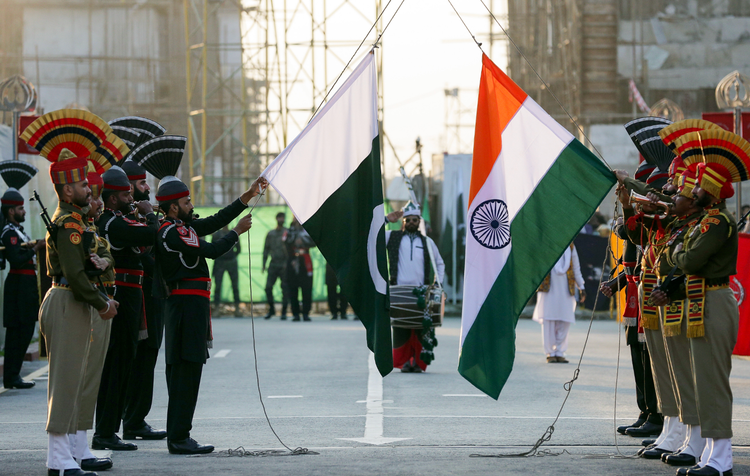 Trong bối cảnh đó, chiến lược dài hạn của Ấn Độ cần bao gồm cả việc tự chủ quốc phòng, tăng cường ngoại giao và cảnh giác cao độ trước mọi ý đồ thao túng chiến lược từ Bắc Kinh.