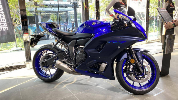 Yamaha YZF-R7.