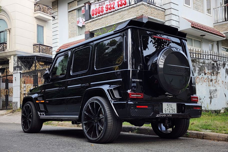 Nhờ đó, Brabus 800 Widestar chỉ cần 4,1 giây để tăng tốc từ 0 - 100 km/h, trước khi cán tốc độ tối đa ở 240 km/h. Không rõ giá bán chính hãng của Brabus G800 tại Việt Nam là bao nhiêu. Tuy nhiên, theo nhiều đồn đoán, giá xe có thể lên đến 30 tỷ đồng, đắt gấp đôi một chiếc Mercedes-AMG G 63 thông thường.