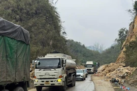 Thông tuyến Quốc lộ 6 đoạn qua đèo Thung Khe sau vụ sạt lở 3 người chết