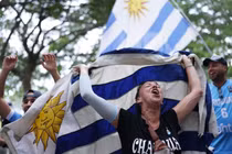 Tuyển Uruguay chỉ trích FIFA sau sự cố hoãn chuyến bay sang Mỹ