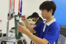 Thiếu niên 19 tuổi dẫn đầu doanh nghiệp công nghệ drone và AI