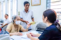 Nghị định 335 điều chỉnh mức trợ cấp xã hội, nâng cao hỗ trợ người yếu thế