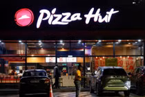 Yum! Brands bán Pizza Hut với giá 2,7 tỷ USD qua hai thương vụ đối nghịch