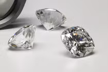 "Kim cương bình dân" giá 1,5 triệu đồng phủ sóng Shopee