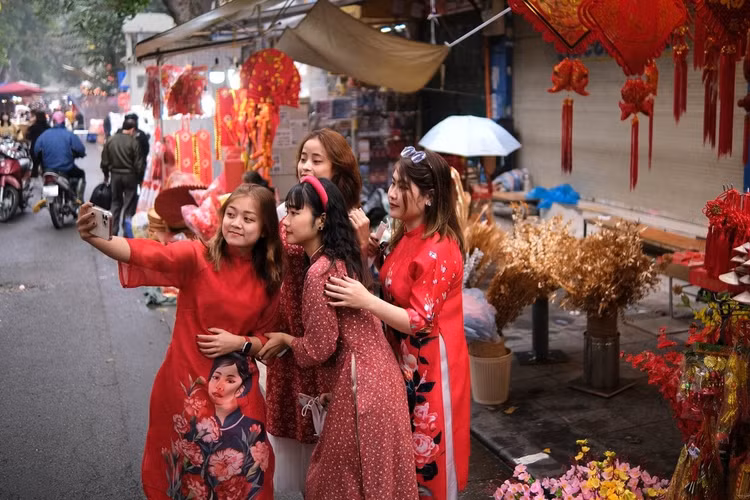 top-15-dia-diem-choi-tet-nguyen-dan-o-ha-noi-5afa8f1ab2b64a4a87f29b8c97f3c301.jpg