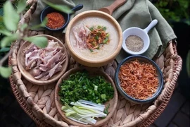 'Hô biến' bánh chưng sau Tết thành lẩu cháo hấp dẫn, ai ăn cũng khen ngon