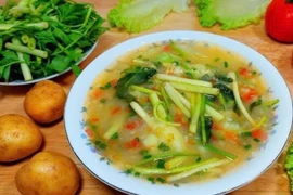 Lợi ích sức khỏe từ canh khoai tây rau cần cho tim mạch, vóc dáng