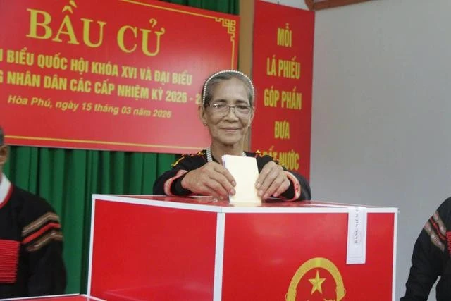 Cử tri đồng bào các dân tộc ở Tây Nguyên hân hoan nô nức đi bầu cử 