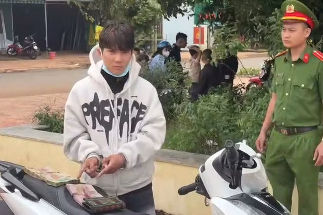 Trà trộn vào đám cưới, trộm hơn 80 triệu đồng trong cốp xe Sh