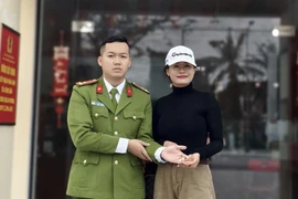 Công an Hà Tĩnh trao trả 3 nhẫn vàng cho người dân đánh rơi