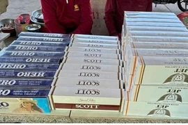Bắt quả tang đối tượng vận chuyển 500 bao thuốc lá nhập lậu