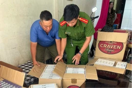 Công an Cần Thơ bắt giữ 3 đối tượng tàng trữ hơn 5000 bao thuốc lá lậu