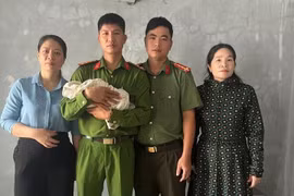 Bé trai sơ sinh 3 ngày tuổi bị bỏ rơi trong chùa ở Quảng Trị
