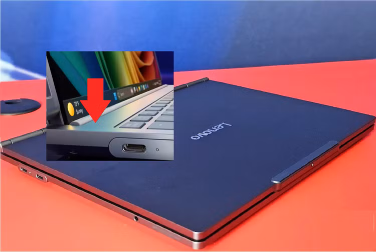 Khi gập lại, Thinkbook Plus Gen 6 Rollable AI PC dày 19,9 mm và nặng 1,67 kg. Phần màn hình mở rộng khi được cuộn lại sẽ nằm ẩn dưới bản lề.