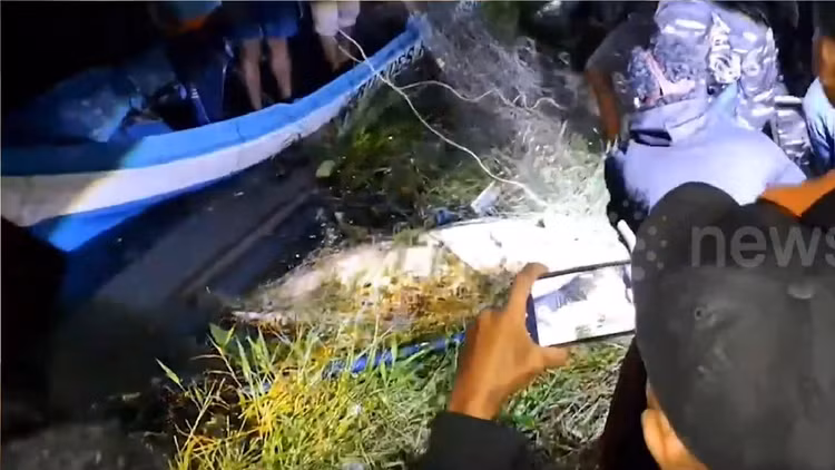 Kinh hoang be gai 5 tuoi bi ca sau loi tuot xuong ho-Hinh-5