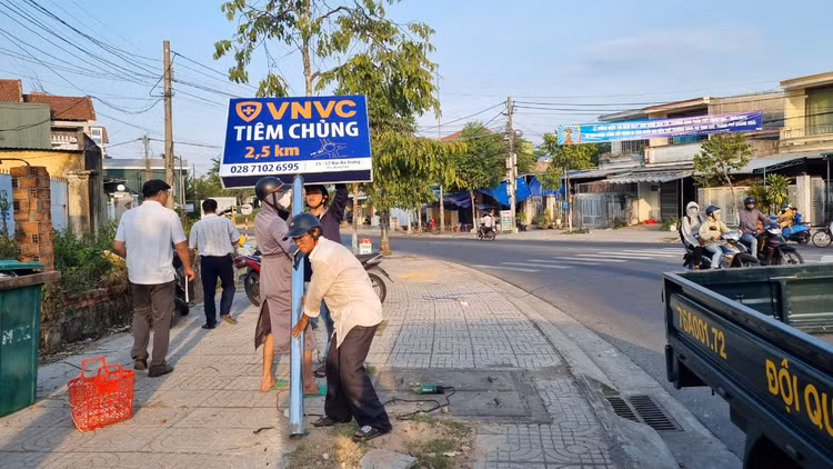 Loat bien “VNVC TIEM CHUNG” sai Luat Quang cao, sai Luat Giao thong-Hinh-2