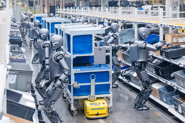 Kinh ngac hang chuc robot hinh nguoi lam viec nhu phim vien tuong