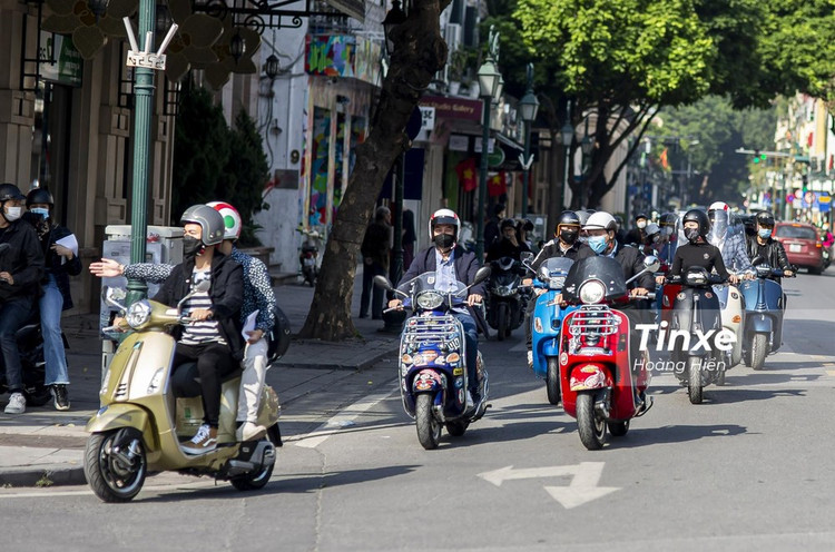 Vespa Day lần đầu tiên được tổ chức tại Việt Nam.