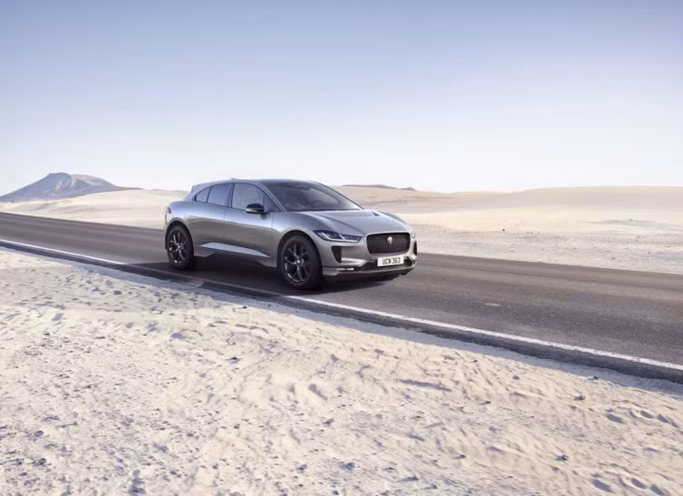Jaguar I-Pace có thêm phiên bản Black mới ảnh 1