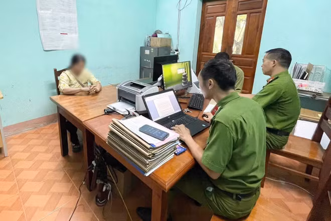 Công an Tuyên Quang làm việc với người đăng tin sai vụ thi tốt nghiệp THPT