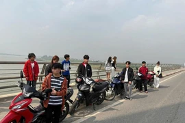 Công an Bắc Ninh xử lý nhóm thanh tiên tụ tập trên cầu Kinh Dương Vương