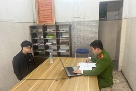 Tạt dung dịch tẩy bồn cầu vào mặt người tình vì chia tay bất thành