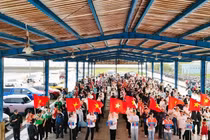 Gần 10.000 người Vingroup và tình nguyện viên làm sạch bờ biển