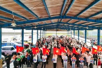 Gần 10.000 người Vingroup và tình nguyện viên làm sạch bờ biển