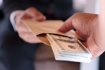 Cựu thư ký Phó chủ nhiệm Văn phòng Chính phủ bị đề nghị truy tố