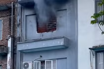 Sau tiếng nổ lớn, căn nhà bốc cháy khiến 2 người tử vong